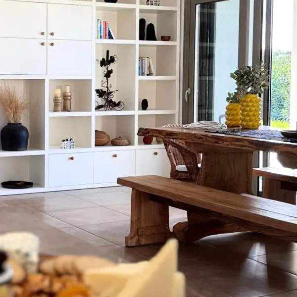 Image depicting the dining area from the breakfast bar